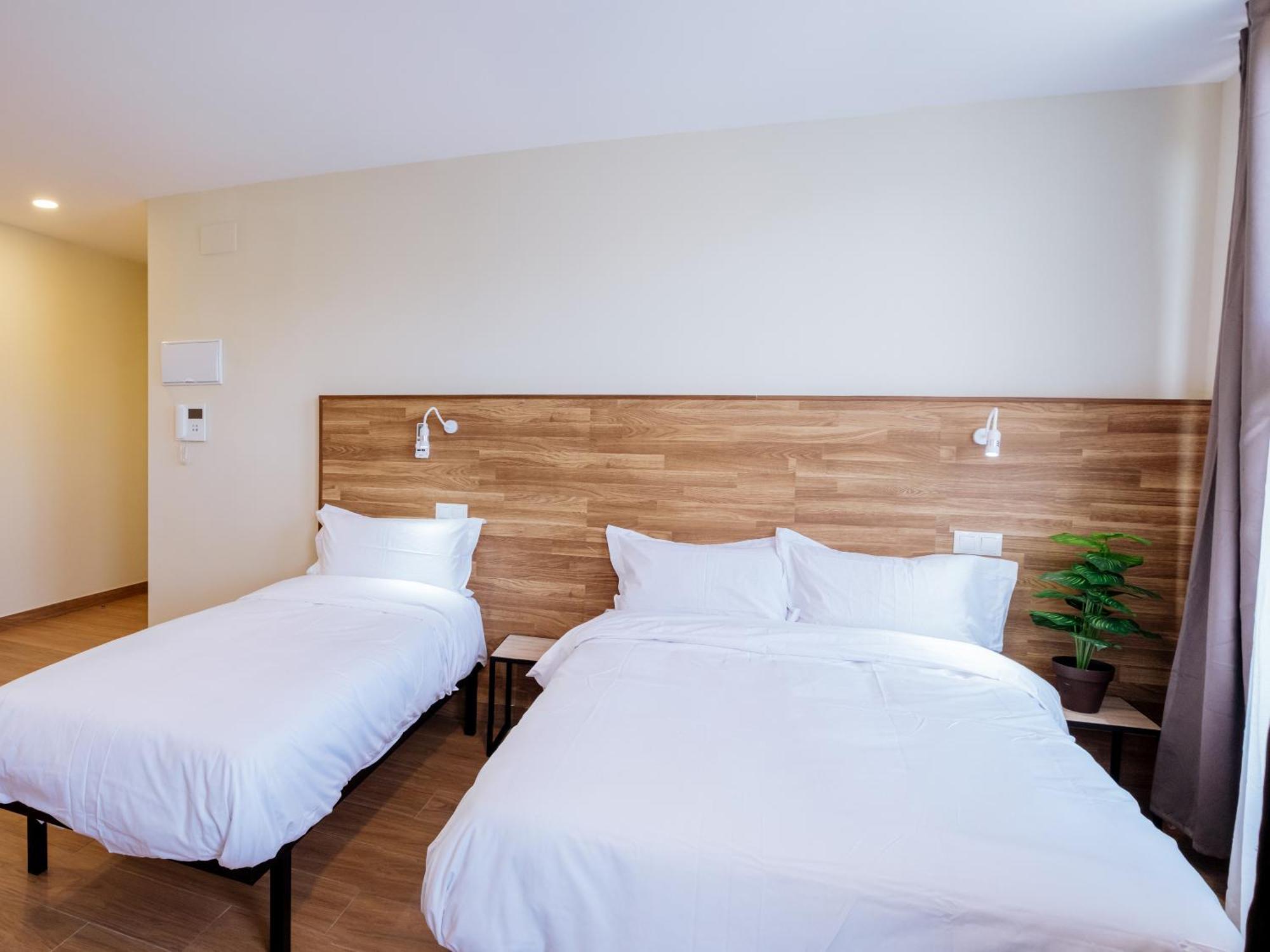 Apartahotel Golden Alcala Alcalá de Henares Exterior foto